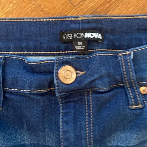 Fashion Nova size 14 jeans, high waisted - Picture 3 of 8